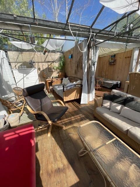 Vrijstaande Accommodatie Glamping De Kas Inn Hank Luaran gambar